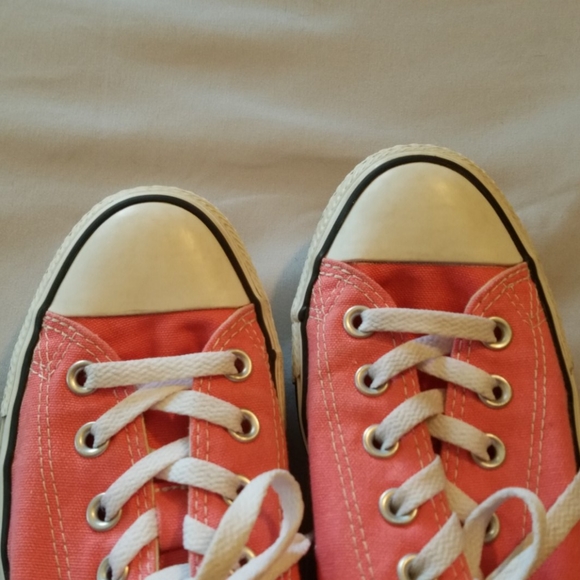Pink low top converse - Picture 4 of 5